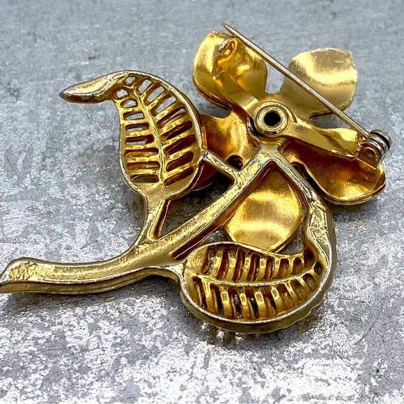 Vintage Gold Tone Floral Brooch Royal Blue Rhinestone Center Textured Leaves - Picture 2 of 4